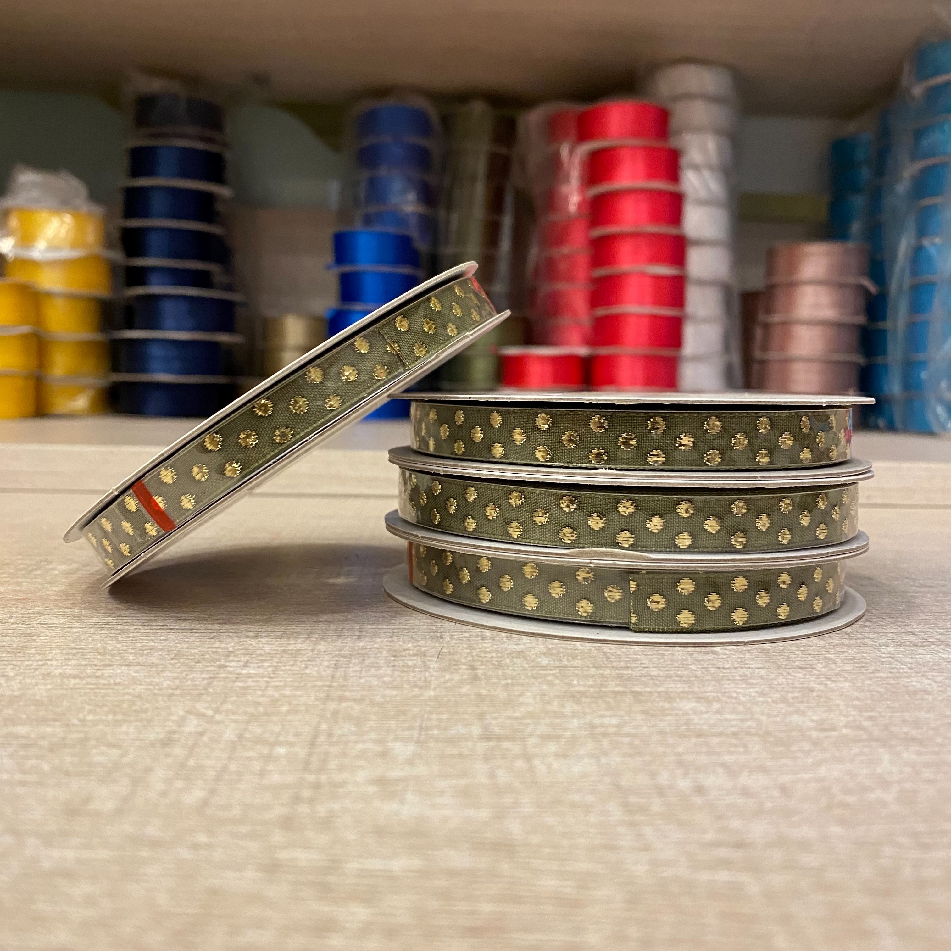 Κορδέλα πράσινο σκούρο- χρυσό πουά 9mm 20m