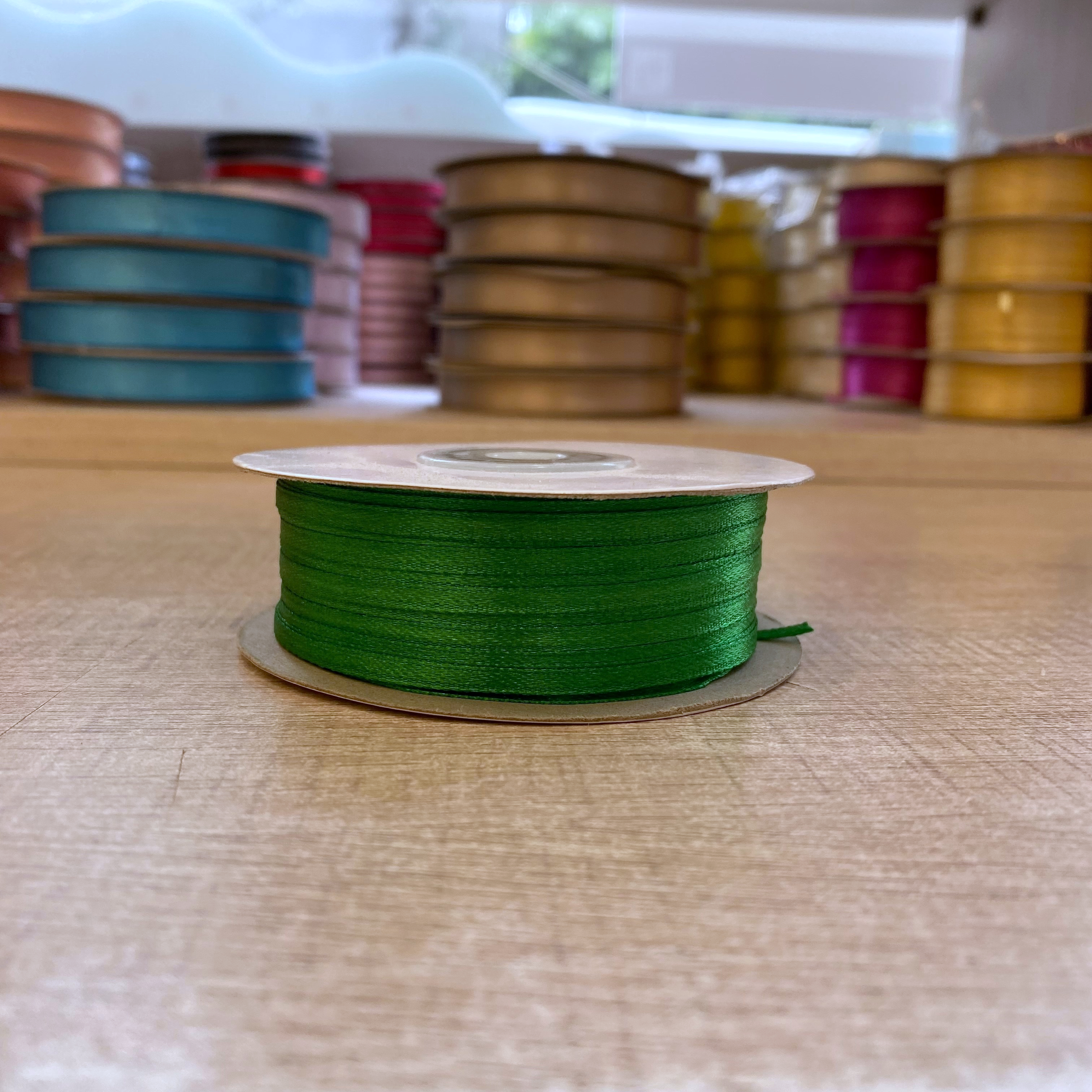 Κορδέλα σατέν πράσινο 3mm 100m διπλής όψης