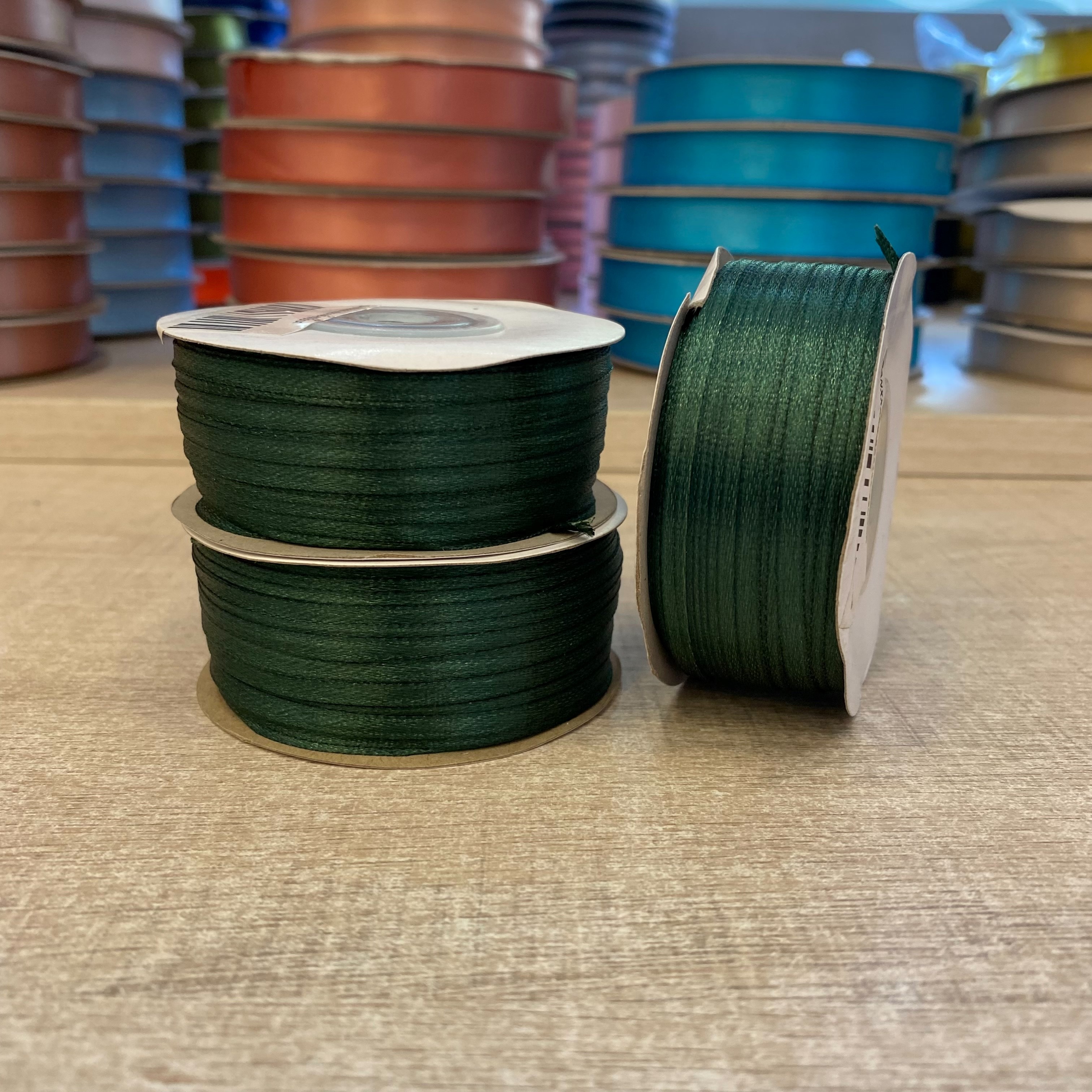Κορδέλα σατέν πράσινο σκούρο 3mm 100m διπλής όψης